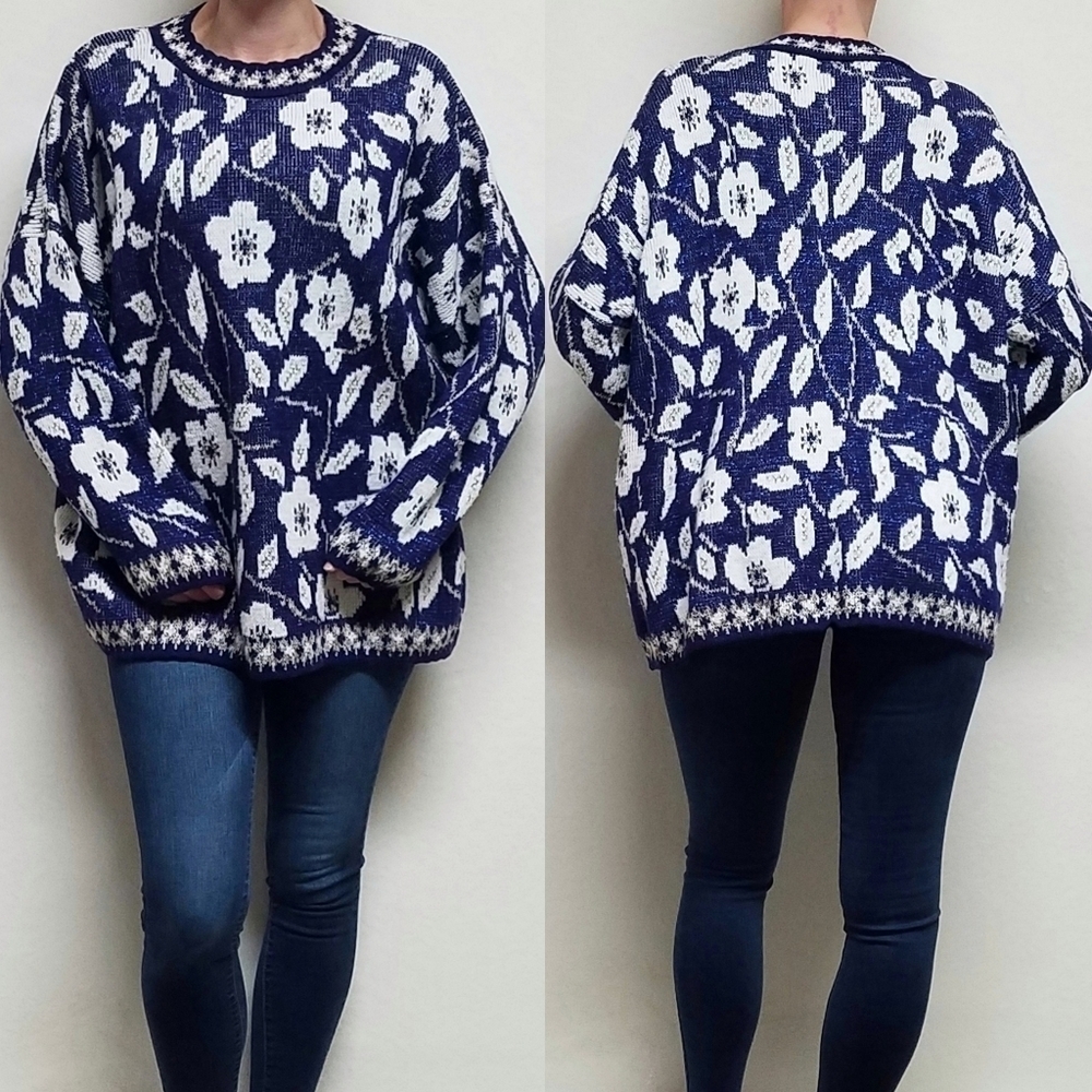 Vintage 70s Blue Metallic White Magnolias Scalloped Crewneck Oversized Sweater